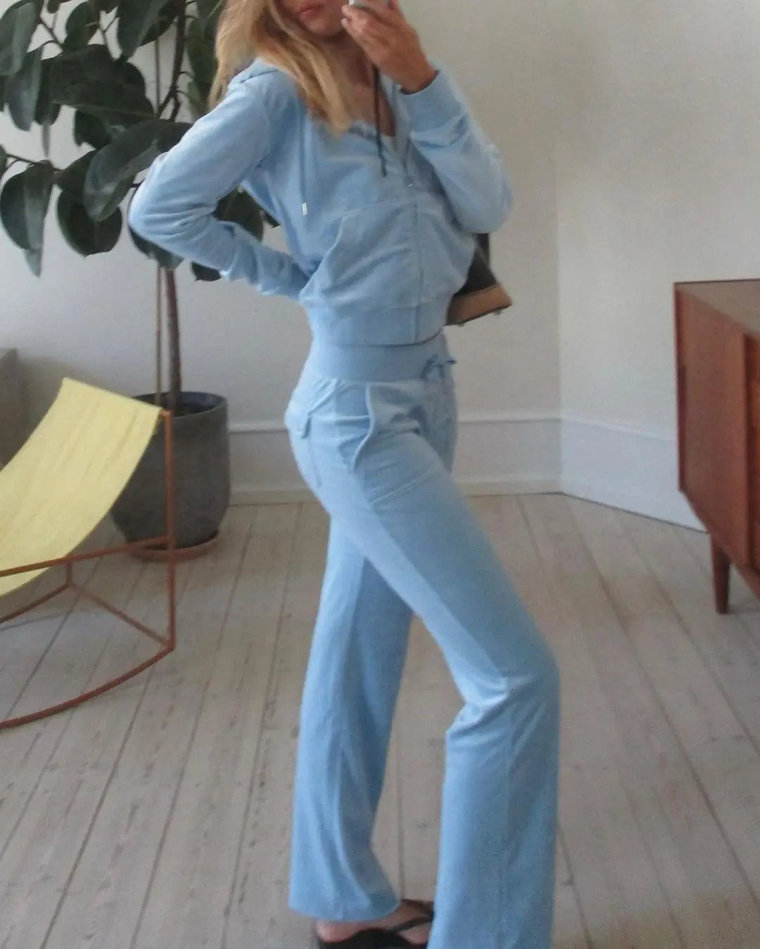 S1042e862738a40f083053c48d476a879Y